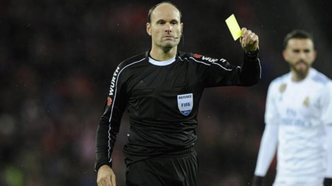 Cận cảnh chiếc đồng hồ “thần thánh” dành riêng cho trọng tài World Cup 2018