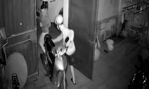 Phẫn nộ hai thanh niên lái ôtô đi trộm xe máy mùa World Cup