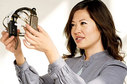 Cô gái gốc Việt nổi tiếng toàn cầu nhờ thiết bị đọc được suy nghĩ