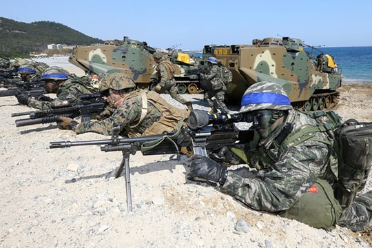 Mỹ xác nhận hoãn tập trận với Hàn Quốc; Thảm họa chìm phà ở Indonesia