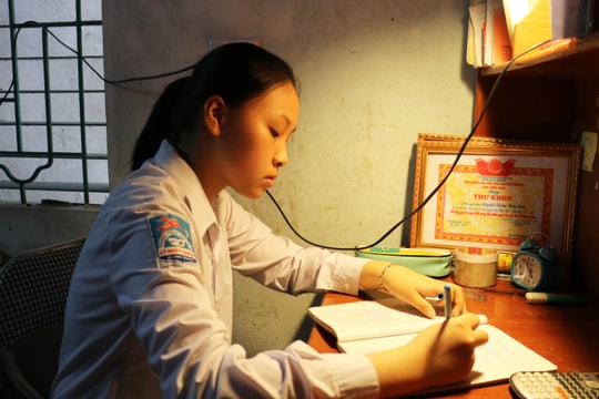 Gặp nữ sinh Đô Lương đạt điểm 10 duy nhất toàn tỉnh bài thi tổ hợp 