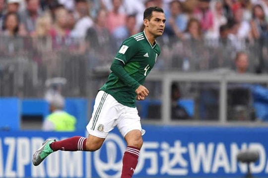 Bị nghi buôn ma túy, đội trưởng Mexico bị tẩy chay tại World Cup;  MU dọn đường đón Bale