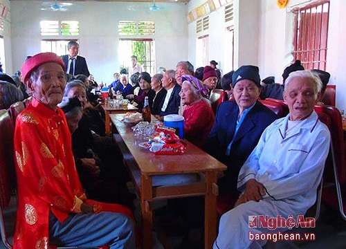 Đề xuất tăng mức tiền, quà tặng chúc thọ, mừng thọ người cao tuổi