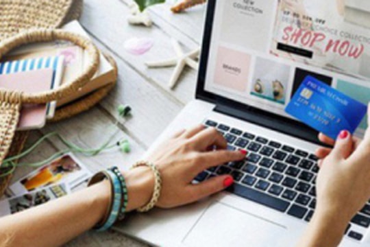 Mua nhiều tài khoản Facebook để lừa bán đồ hiệu