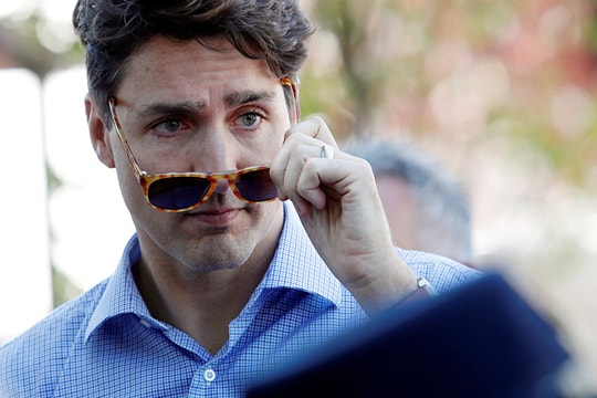 Chiếc kính râm tai hại làm Thủ tướng Canada bị phạt