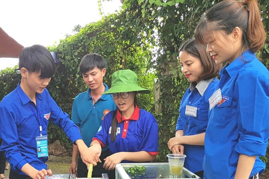 Tiếp sức mùa thi bằng nước mía miễn phí