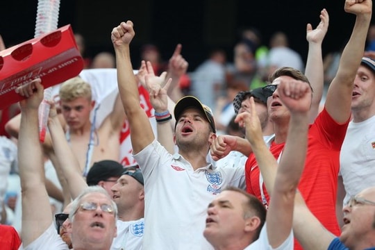 Anh có thể bị FIFA phạt nếu cổ động viên “đưa” Brexit vào sân