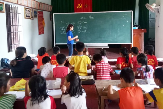 Giáo viên từ Bình Dương về Nghệ An nghỉ hè mở lớp học miễn phí cho trẻ em