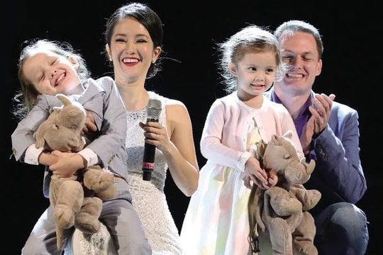 Hồng Nhung bất ngờ tuyên bố ly hôn với chồng Tây