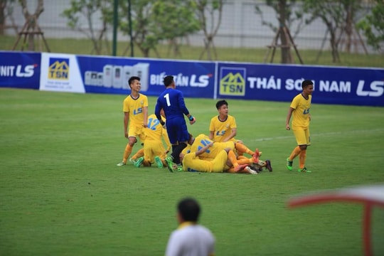 Trực tiếp VCK U17 QG: U17 SLNA - U17 An Giang (16h00)