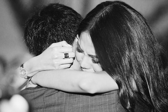 Lan Khuê bật khóc khi được bạn trai đại gia cầu hôn