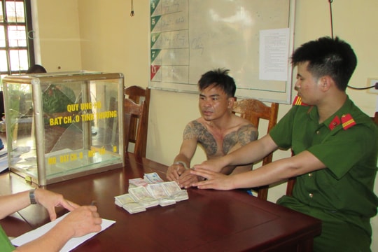 Thanh niên xăm trổ vào bệnh viện trộm thùng quỹ ủng hộ bát cháo tình thương