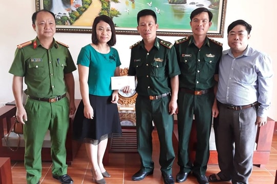 Thưởng nóng Ban chuyên án bắt đối tượng vận chuyển 20 bánh heroin