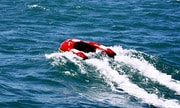 Phao cứu trợ tự động di chuyển tới vị trí người gặp nạn
