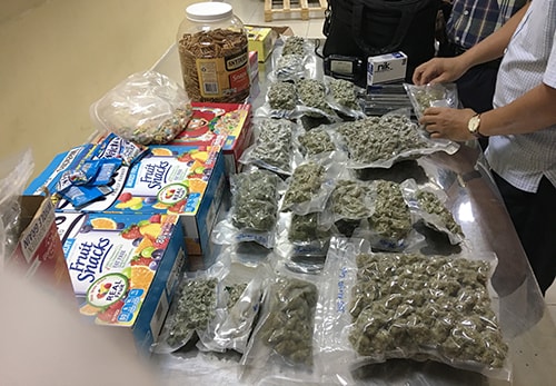 Hơn 13 kg cần sa trong bánh kẹo từ Mỹ gửi về qua đường hàng không