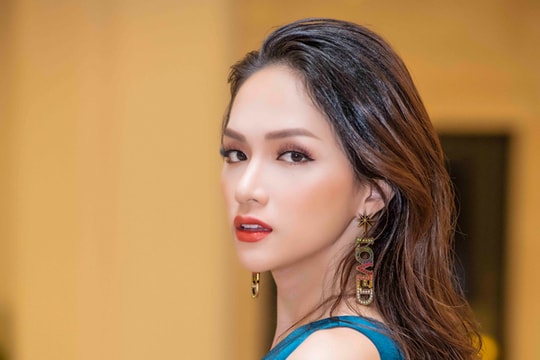 Hương Giang không được diễn vì bị êkíp nhà thiết kế "bỏ quên"