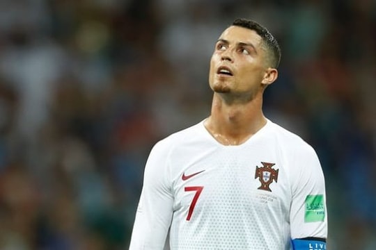 Bồ Đào Nha "thua đau" Uruguay, Ronaldo vẫn san bằng kỷ lục thế giới