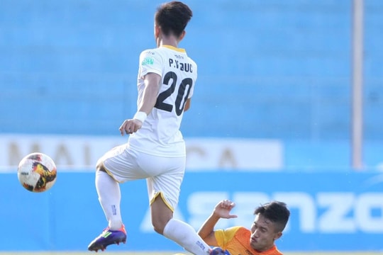 HLV Trương Việt Hoàng: “Phan Văn Đức quá nhanh“