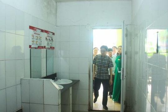 Thủ tướng yêu cầu Bộ GDĐT phải xử lý xong vấn đề nhà vệ sinh trong dịp hè