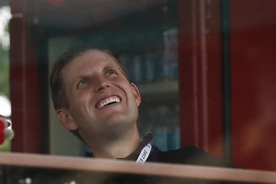 Con trai của ông Trump cứu một phụ nữ không quen bất chấp nguy hiểm