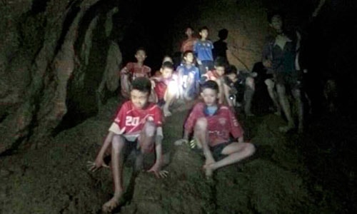 Huấn luyện viên đội bóng nhí Thái Lan mắc kẹt có thể bị truy tố