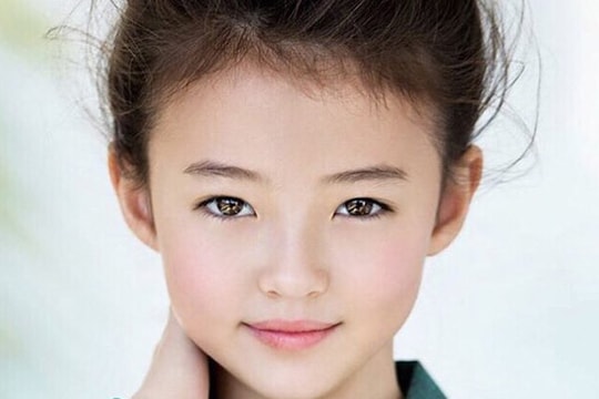 Vẻ đẹp lai của bé 10 tuổi đình đám làng mốt thế giới