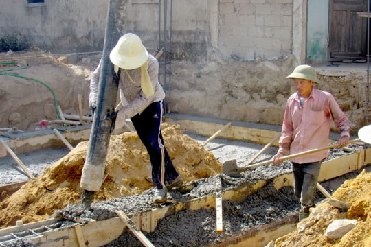 Cuộc sống người dân bị đảo lộn trong nắng nóng 40 độ C