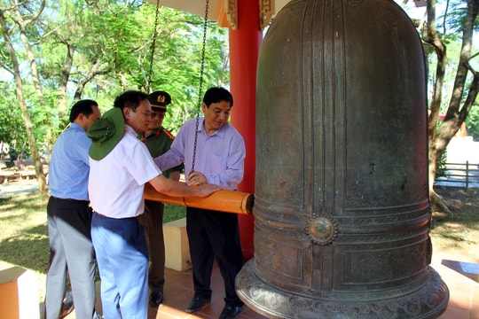 Đoàn lãnh đạo Nghệ An dâng hương tại Nghĩa trang liệt sỹ ở Quảng Trị