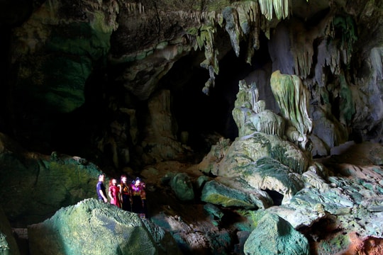 Những hang động đẹp nổi tiếng ở miền Tây Nghệ An