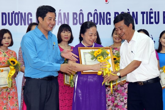 Tuyên dương 21 nữ cán bộ, công đoàn ngành giáo dục