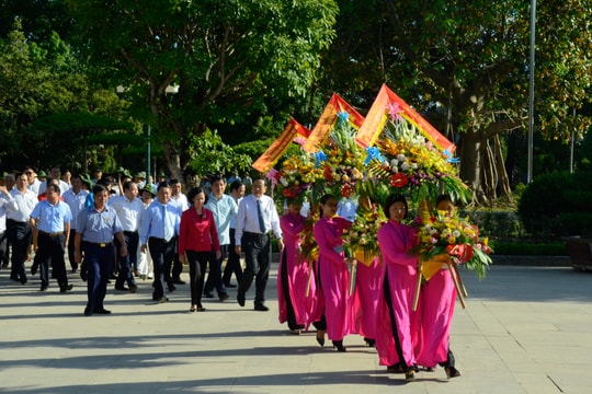Lãnh đạo Trung ương dâng hoa tại Khu Di tích Kim Liên