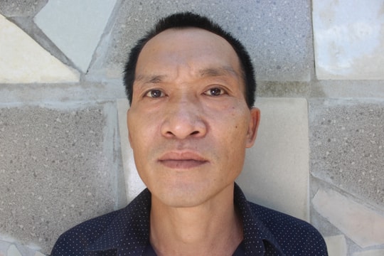 Con nghiện lạ mặt đi vào làng, bị dân phát hiện