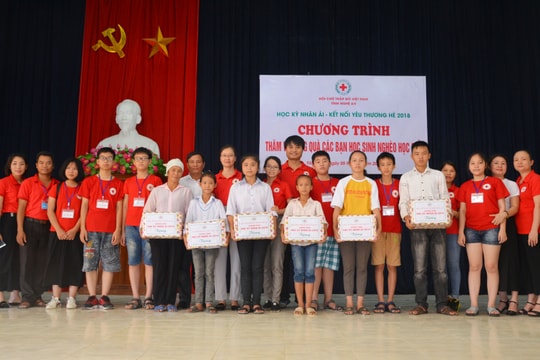 Chương trình học kỳ nhân ái trao quà cho người khuyết tật và học trò nghèo  ở Yên Thành
