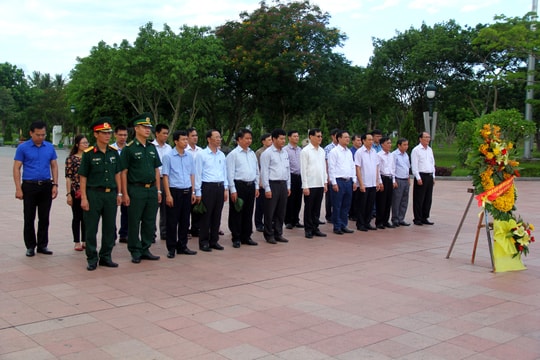 Đoàn lãnh đạo tỉnh Nghệ An dâng hương tại Thành cổ Quảng Trị