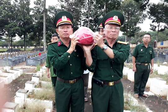 Cựu chiến binh Bình Phước hỗ trợ đưa hài cốt liệt sỹ Nghệ An về quê nhà