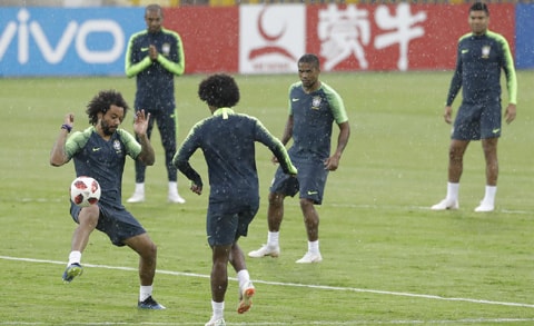 Brazil lộ đội hình đấu Bỉ; Trọng tài... Argentina bắt trận Pháp vs Uruguay