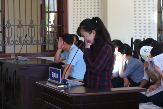 “Kiều nữ” ngân hàng khóc xin không bị án tù chung thân