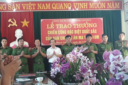 Trao thưởng Ban chuyên án bắt 2 đối tượng cùng 19 bánh heroin