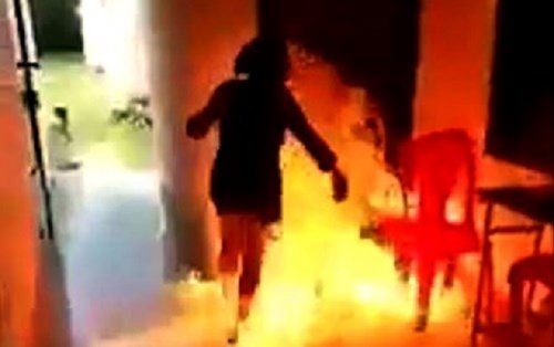 Mâu thuẫn tình cảm, phóng hỏa đốt nhân tình rồi tự thiêu