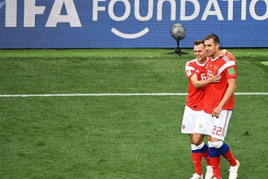 Hai tuyển thủ Nga Cheryshev và Dzyuba được đưa vào đội hình tiêu biểu World Cup 2018