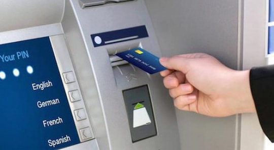 3 ngân hàng cùng tăng phí rút tiền ATM từ 15/7