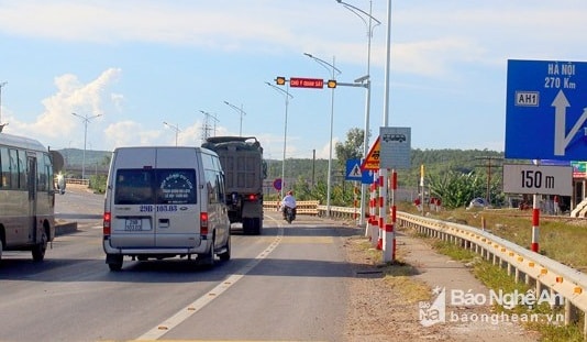 Hơn 1,5 tỷ đồng lắp đặt đèn chiếu sáng và biển báo tại ngã 3 Bãi Lữ