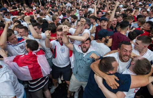 Mẹo chữa khàn tiếng, mất giọng do cổ vũ World Cup