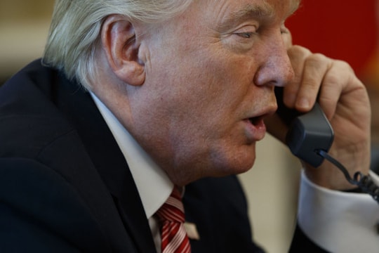 Trump chỉ trích trợ lý khi khuyên ông đừng gọi điện cho Putin