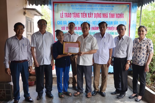 Hỗ trợ 50 triệu đồng xây dựng nhà tình nghĩa cho vợ liệt sỹ ở Hưng Nguyên