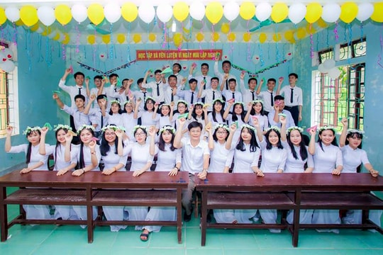 Lớp học trường làng có 8 học sinh đạt trên 24 điểm 