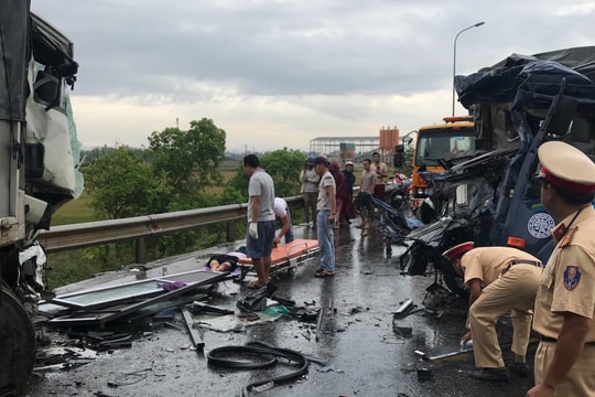 3 xe đâm nhau trên đường tránh Vinh, 3 người thương vong