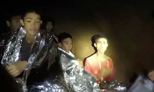 Cuộc sống nghèo khó, không quốc tịch của cậu bé được giải cứu khỏi hang Thái Lan