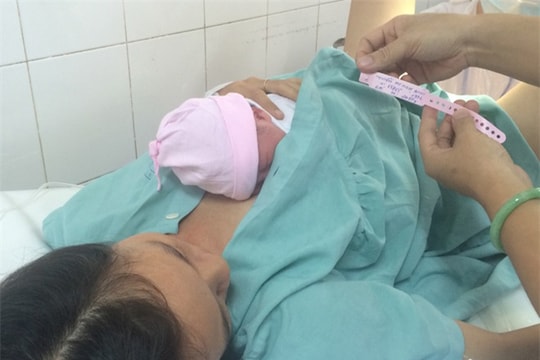 Phát hiện bệnh viện trao nhầm con sau 6 năm nuôi dưỡng