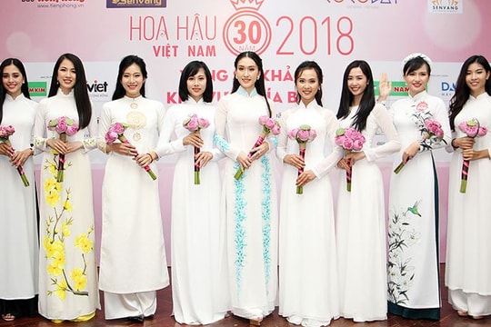 Chung khảo phía Bắc HHVN 2018: Trình diễn áo yếm và bikini ở Cửa Lò